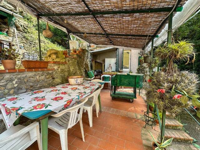Casa indipendente in vendita a Calice Ligure SV
