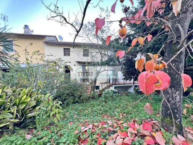 Casa indipendente in vendita a Camaiore LU