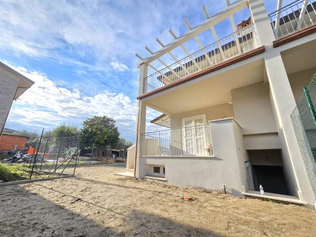 Casa indipendente in vendita a Camaiore LU