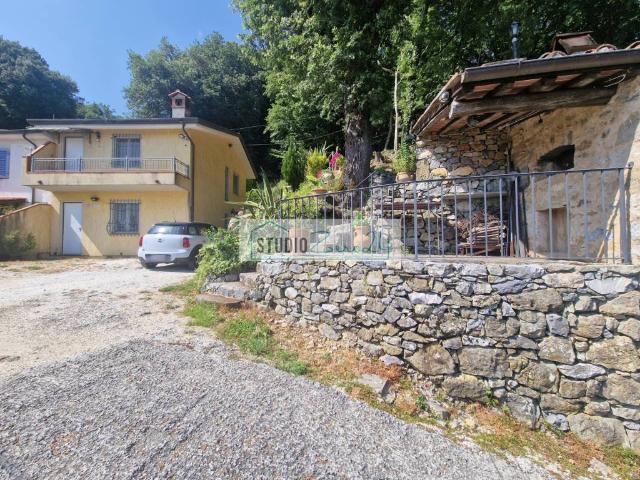 Casa indipendente in vendita a Camaiore LU