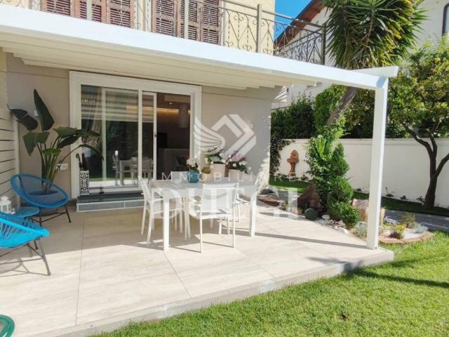 Casa indipendente in vendita a Camaiore LU