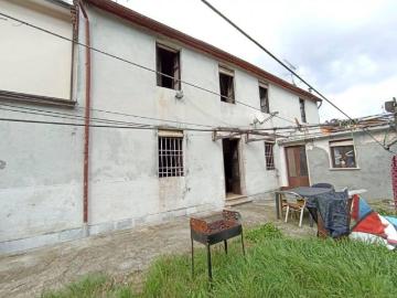 Casa indipendente in vendita a Camaiore LU
