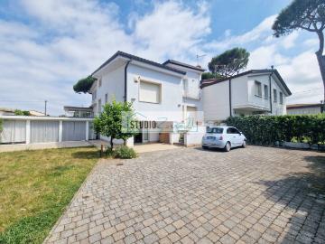 Casa indipendente in vendita a Camaiore LU