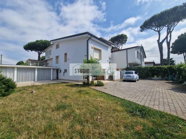 Casa indipendente in vendita a Camaiore LU