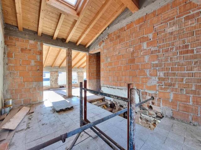 Casa indipendente in vendita a Camaiore LU