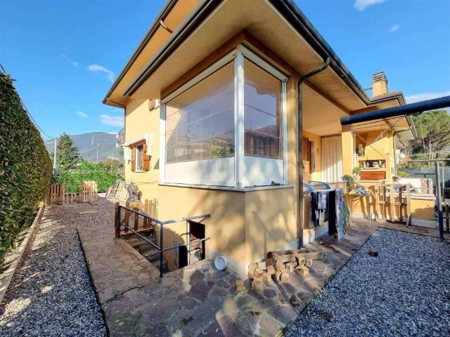 Casa indipendente in vendita a Camaiore LU