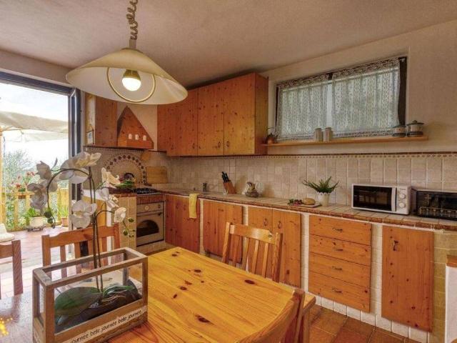 Casa indipendente in vendita a Camaiore LU