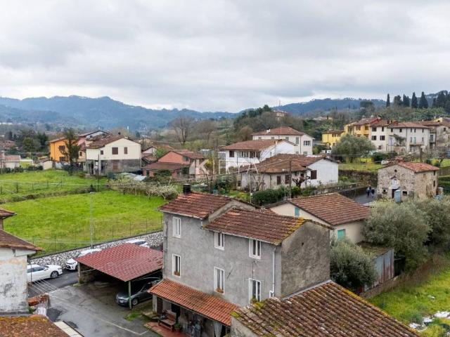 Casa indipendente in vendita a Camaiore LU