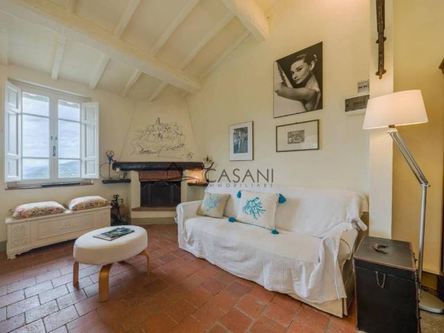 Casa indipendente in vendita a Camaiore LU