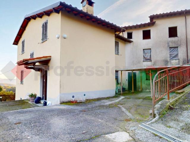 Casa indipendente in vendita a Camaiore LU