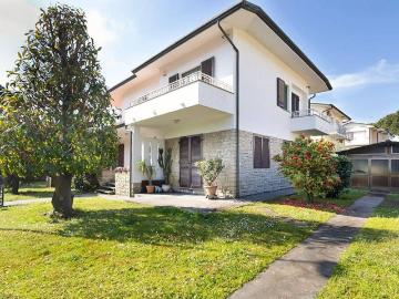 Casa indipendente in vendita a Camaiore LU