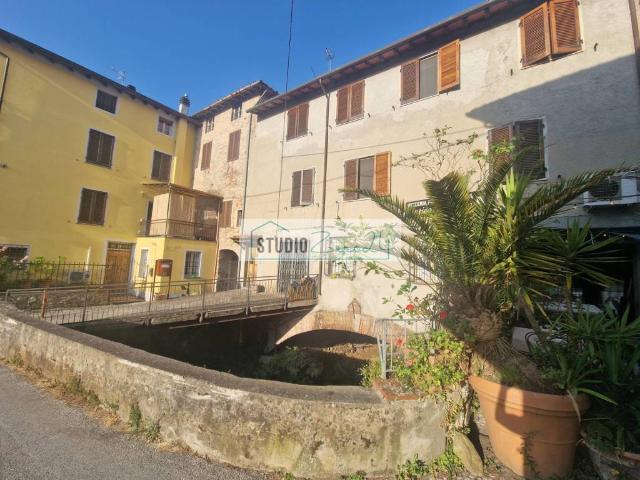 Casa indipendente in vendita a Camaiore LU