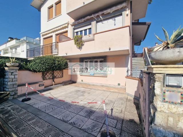 Casa indipendente in vendita a Camaiore LU