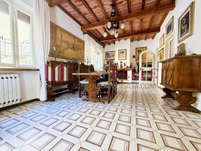 Casa indipendente in vendita a Camaiore LU