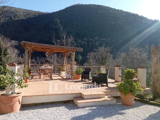 Casa indipendente in vendita a Camaiore LU
