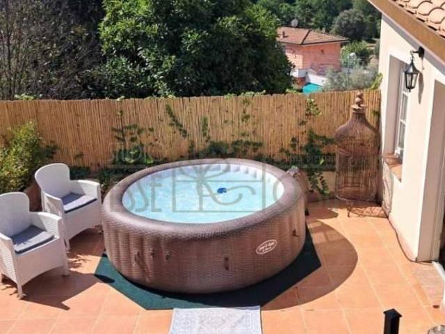 Casa indipendente in vendita a Camaiore LU