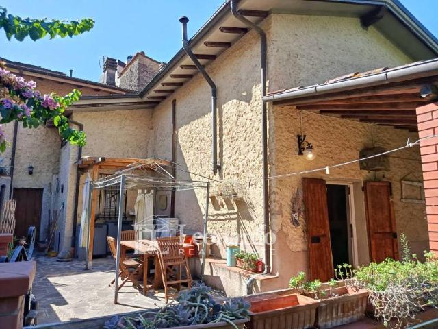 Casa indipendente in vendita a Camaiore LU
