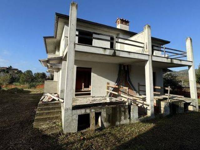 Casa indipendente in vendita a Camaiore LU