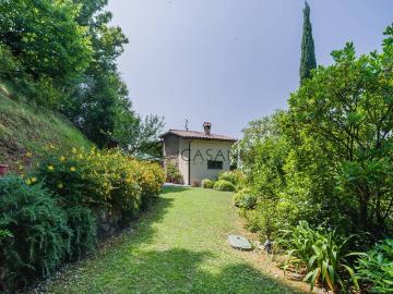 Casa indipendente in vendita a Camaiore LU