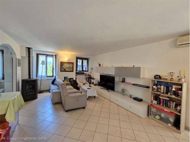 Casa indipendente in vendita a Cambiasca VB