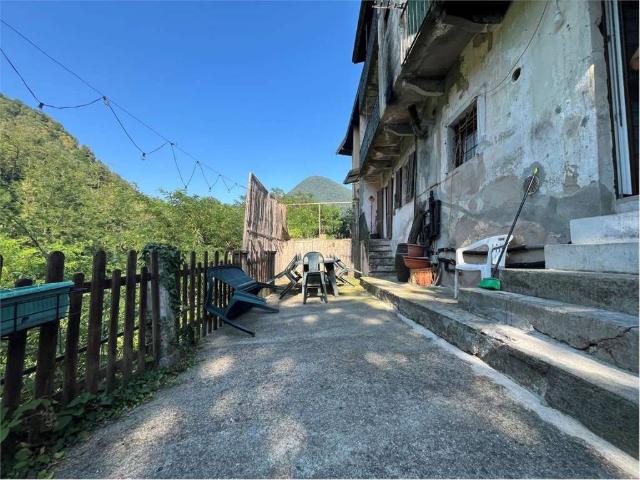 Casa indipendente in vendita a Cambiasca VB