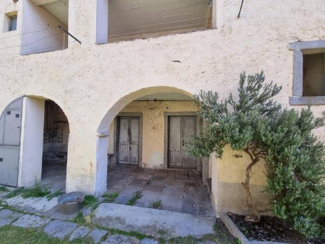 Casa indipendente in vendita a Cambiasca VB
