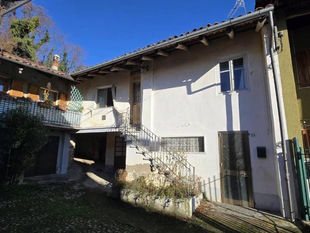 Casa indipendente in vendita a Camburzano BI