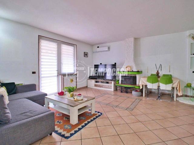 Casa indipendente in vendita a Cameri NO