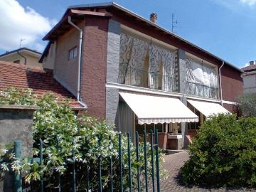 Casa indipendente in vendita a Cameri NO