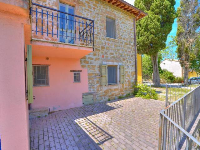 Casa indipendente in vendita a Camerino MC
