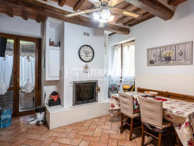 Casa indipendente in vendita a Camerino MC