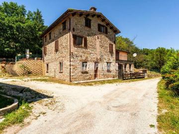 Casa indipendente in vendita a Camerino MC