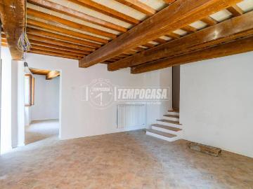 Casa indipendente in vendita a Camerino MC