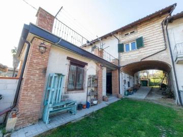 Casa indipendente in vendita a Camino AL
