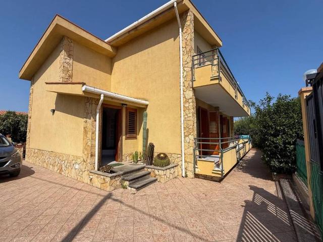 Casa indipendente in vendita a Campofelice di Roccella PA