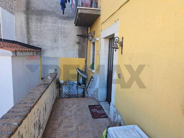 Casa indipendente in vendita a Campolattaro BN