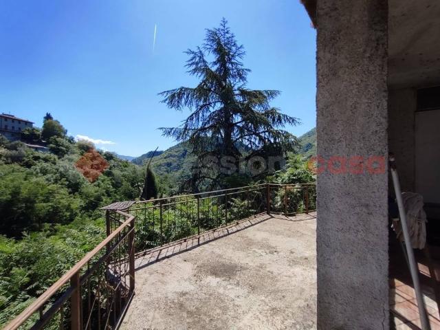 Casa indipendente in vendita a Camporgiano LU