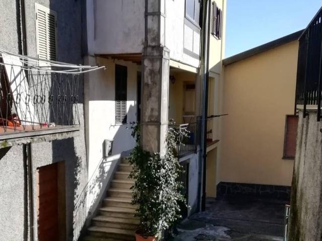 Casa indipendente in vendita a Camporgiano LU