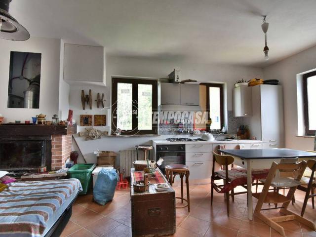 Casa indipendente in vendita a Camporotondo di Fiastrone MC