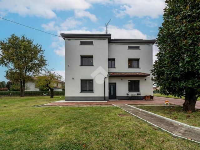 Casa indipendente in vendita a Campegine RE