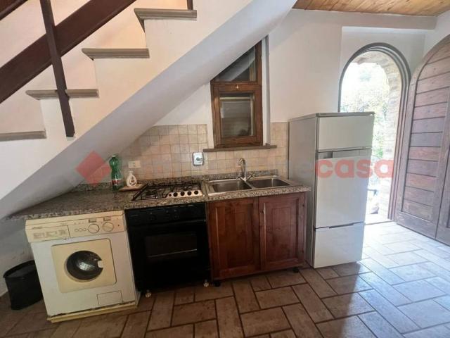 Casa indipendente in vendita a Campello sul Clitunno PG