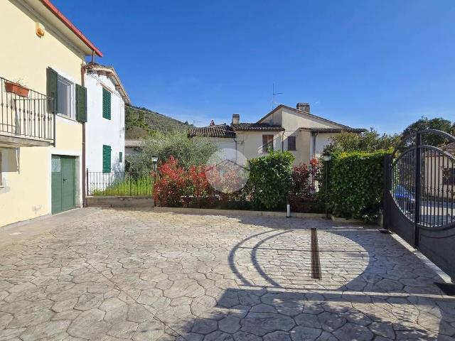 Casa indipendente in vendita a Campello sul Clitunno PG