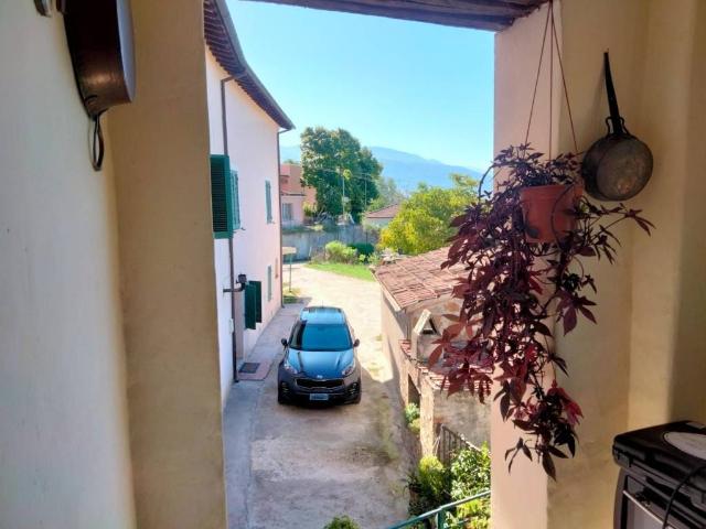 Casa indipendente in vendita a Campello sul Clitunno PG