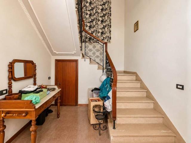 Casa indipendente in vendita a Campi Bisenzio FI