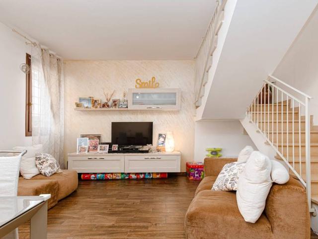 Casa indipendente in vendita a Campi Bisenzio FI