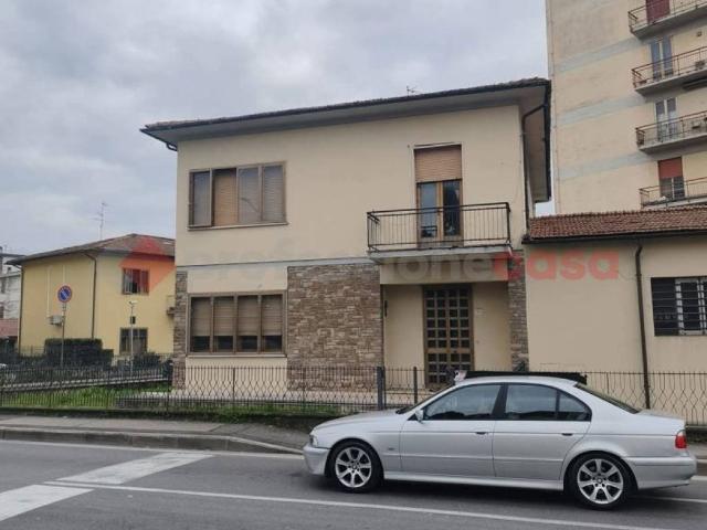 Casa indipendente in vendita a Campi Bisenzio FI