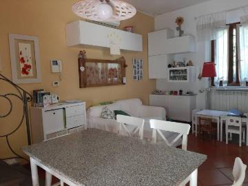 Casa indipendente in vendita a Campi Bisenzio FI