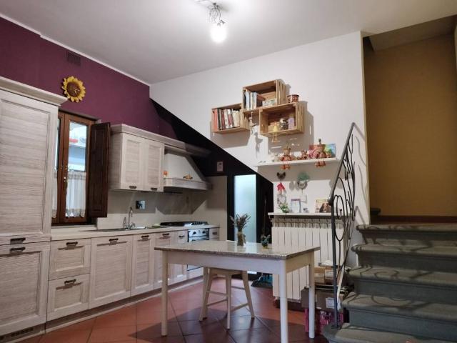 Casa indipendente in vendita a Campi Bisenzio FI