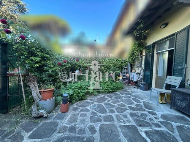 Casa indipendente in vendita a Campi Bisenzio FI