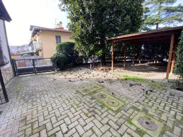 Casa indipendente in vendita a Campi Bisenzio FI